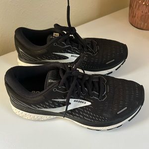 Brooks Ghost 13 tennis shoes